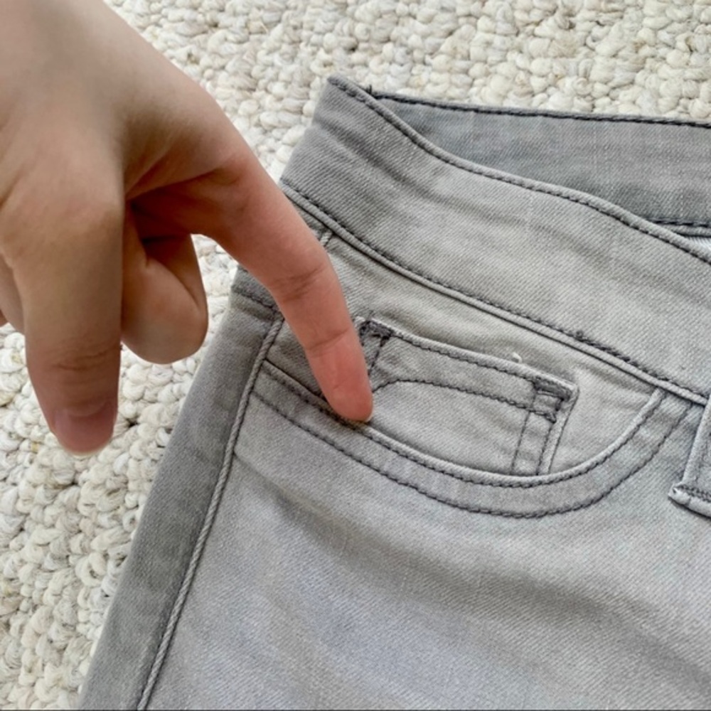 High Stretch Capris - Picture 2 of 8